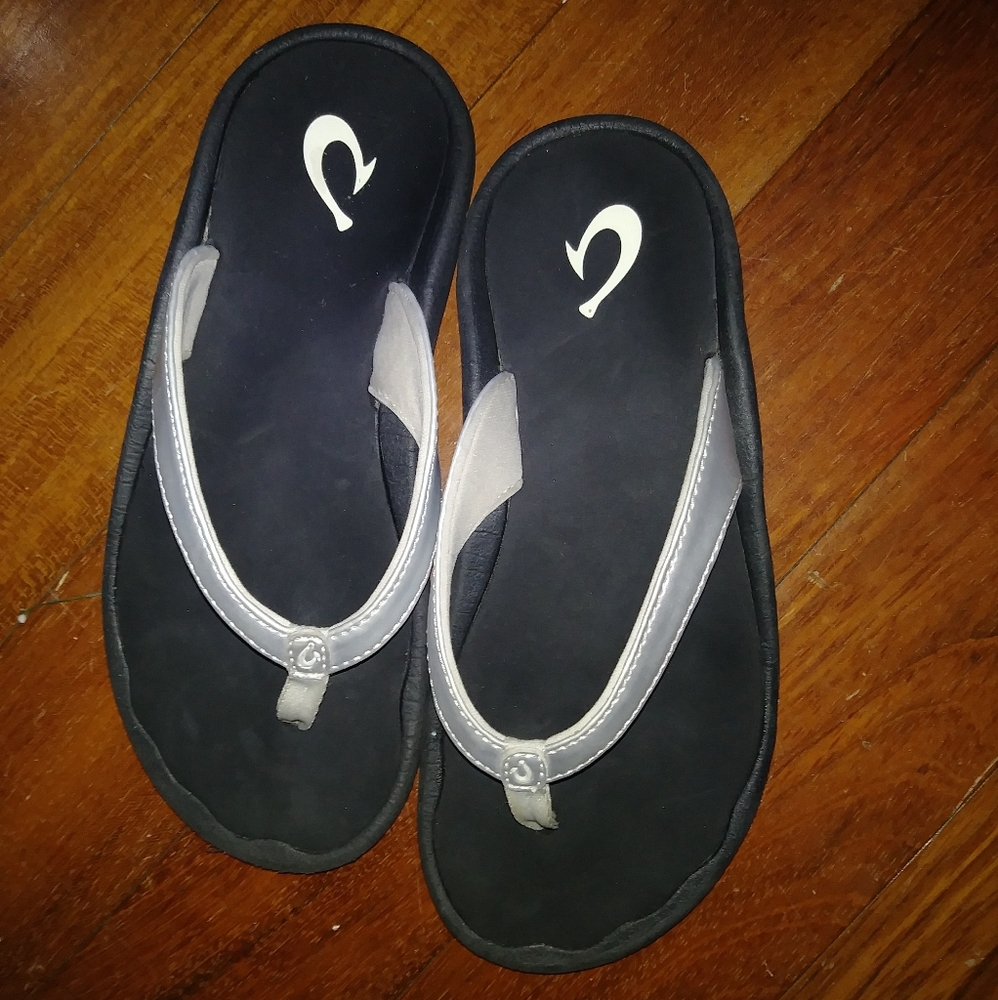 OluKai Girls 2/3 Kulapa Kai in Silver/Black EUC